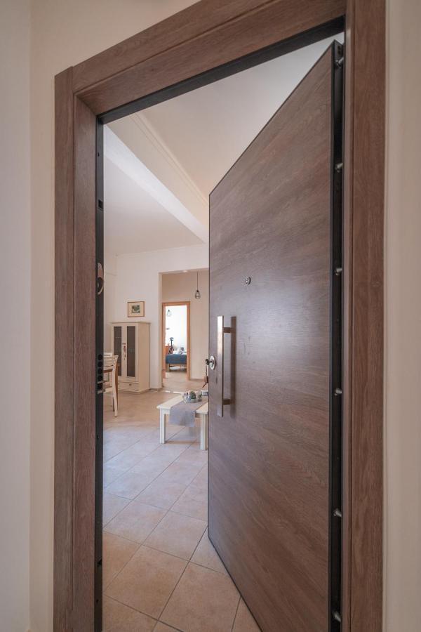 Stylish Central Renovated Apartment Ираклион Экстерьер фото